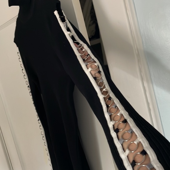 Autumn Cashmere Brand Stunning Chain embellished sleeves Turtleneck NWOT - Picture 7 of 16